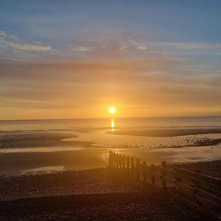 Impeccable Beachfront 2-Bed Cottage In St Bees Bagian luar foto
