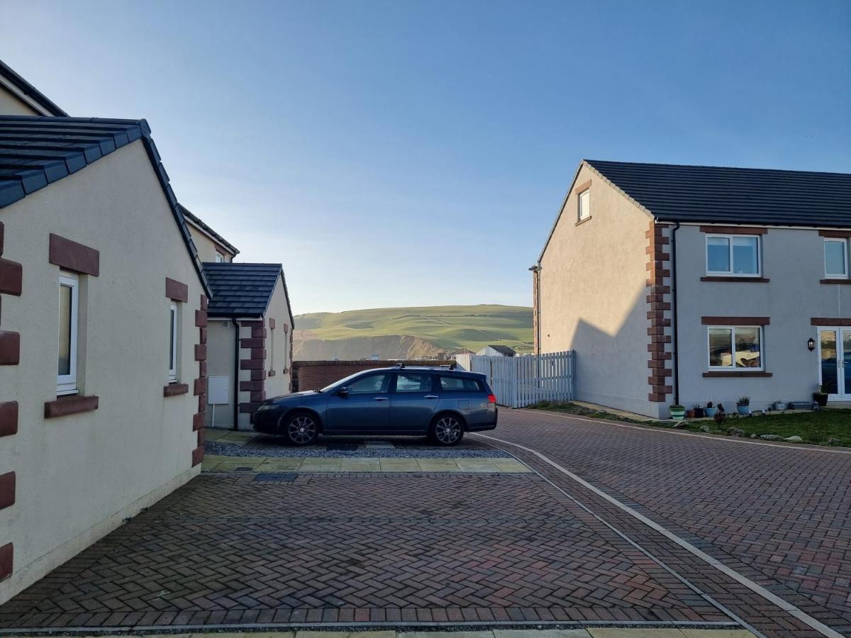 Impeccable Beachfront 2-Bed Cottage In St Bees Bagian luar foto
