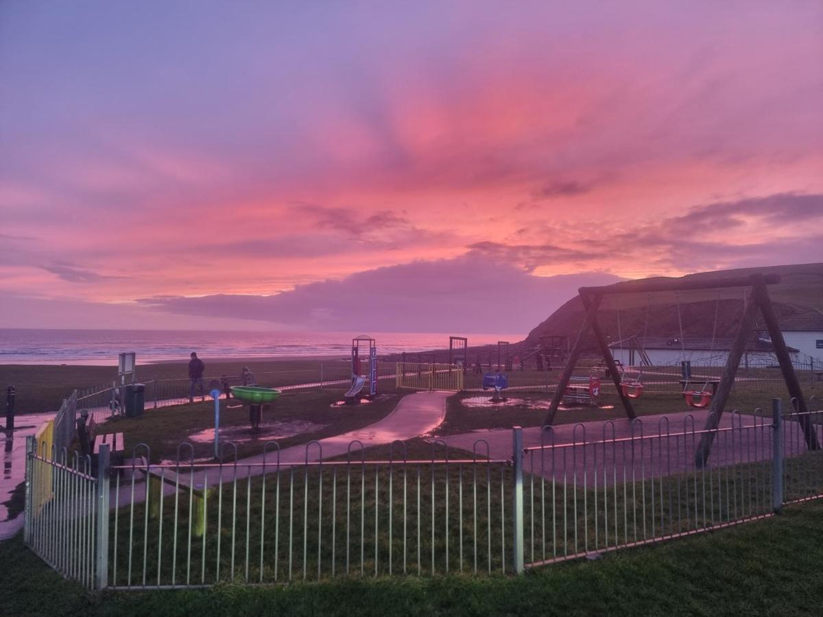 Impeccable Beachfront 2-Bed Cottage In St Bees Bagian luar foto